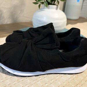 Mia Margaret Slip-On Sneakers Women’s Sneakers Size 7M